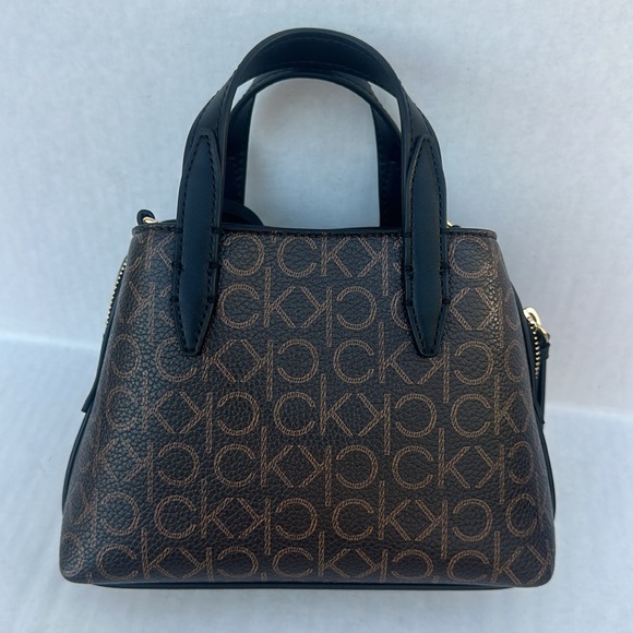 New CALVIN KLEIN Millie Signature Triple Compartment Crossbody - Picture 8 of 11